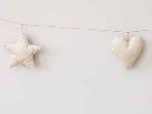 Girlanda serduszka i gwiazdki jasny beż PIAPIMO