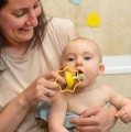 Szczoteczka silikonowa do zębów dla dzieci 6m+ 12m+ 18m+ Badabulle